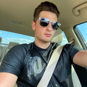 Meet your Posher, Cameron